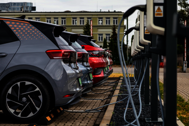 Volkswagen zaprosił do dyskusji o dekarbonizacji oraz produkcji energii elektrycznej i akumulatorów